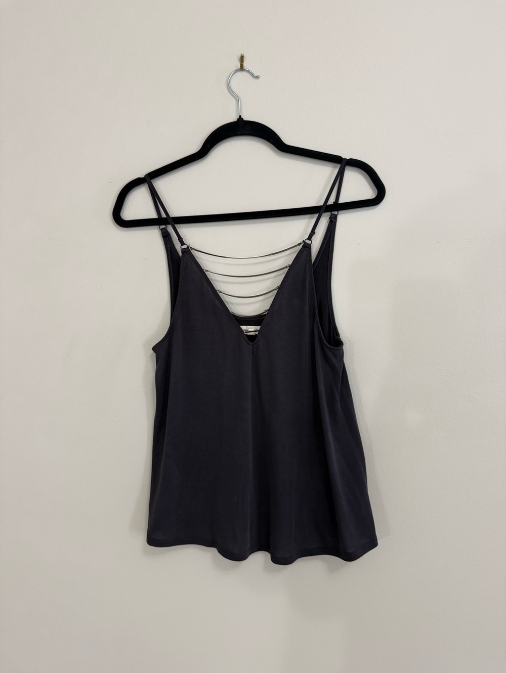 Silence and Noise Dark Gray V Neck Metal Chain Women’s Size Medium Tank Top EUC